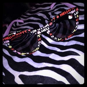 Cat Eye Hello Kitty Sunglasses 💋
