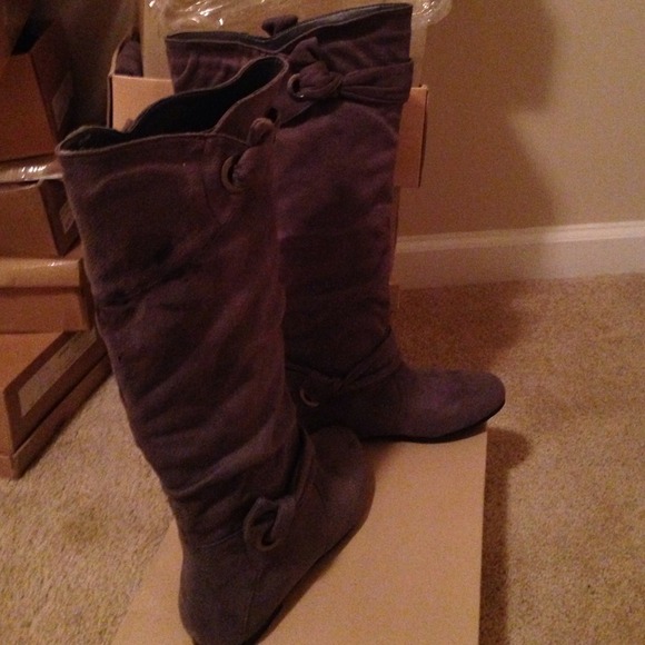 Boots - Picture 3 of 3