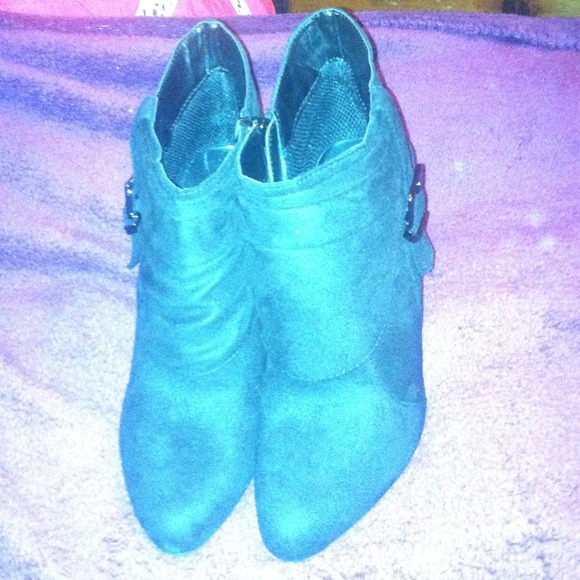 BLACK SUEDE BOOTIES - Picture 2 of 3