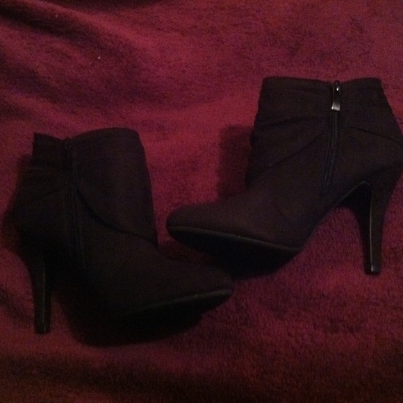 BLACK SUEDE BOOTIES - Picture 3 of 3
