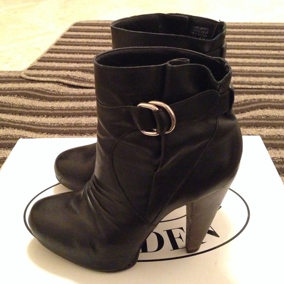 **REDUCED** Leather booties