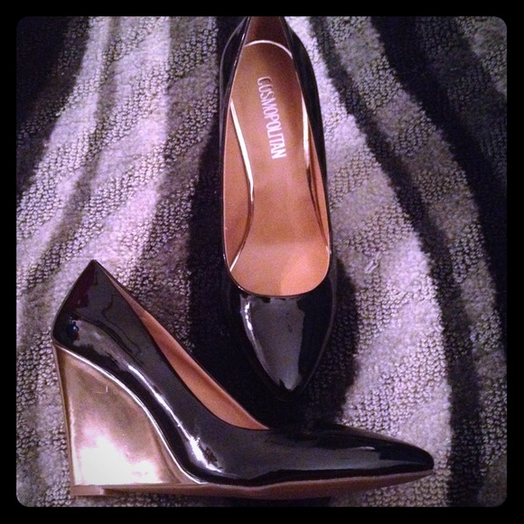 BRAND NEW NEVER WORE!  Super cute wedges! - Picture 1 of 3
