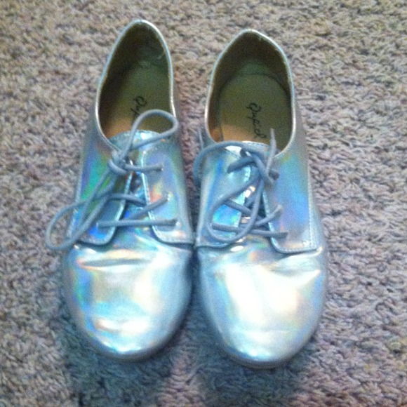 Iridescent oxford like shoes