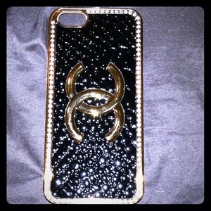 PRICE LOWERED✨Black Lizard Chanel iPhone 5s/5 case