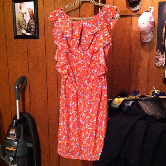 Pretty dress w ruffles