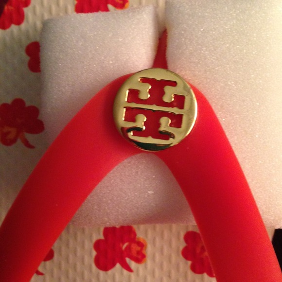 ❌Sold❌💯% Authentic Tory burch flip flop - Picture 2 of 4