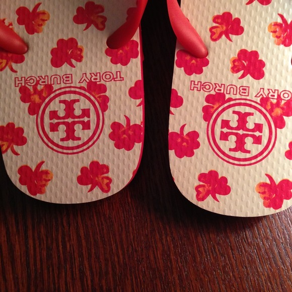 ❌Sold❌💯% Authentic Tory burch flip flop - Picture 3 of 4