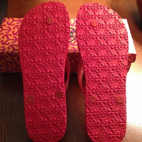 ❌Sold❌💯% Authentic Tory burch flip flop - Picture 4 of 4