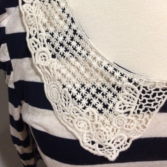 Lace collared striped top - Picture 2 of 4