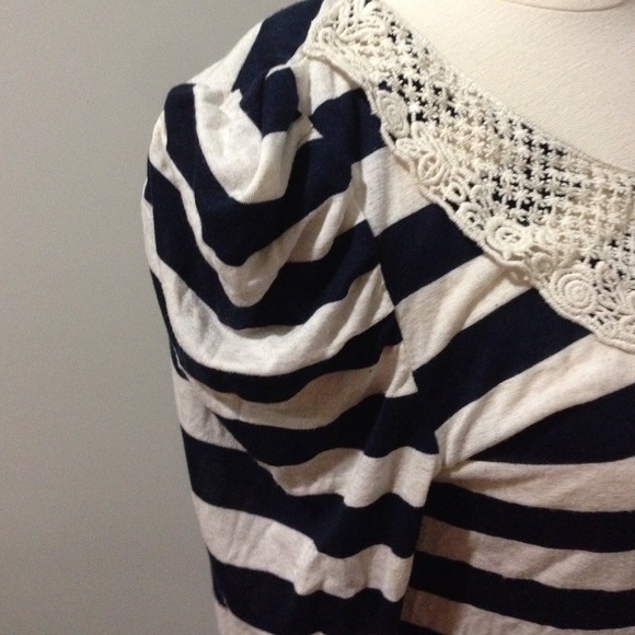 Lace collared striped top - Picture 3 of 4