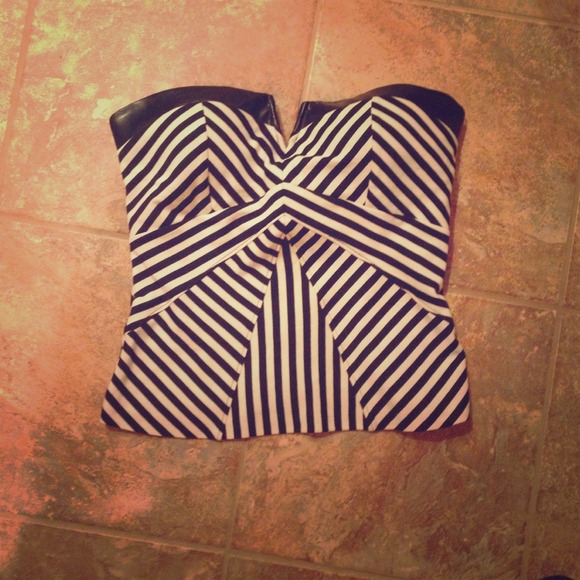 Corset style zip up top