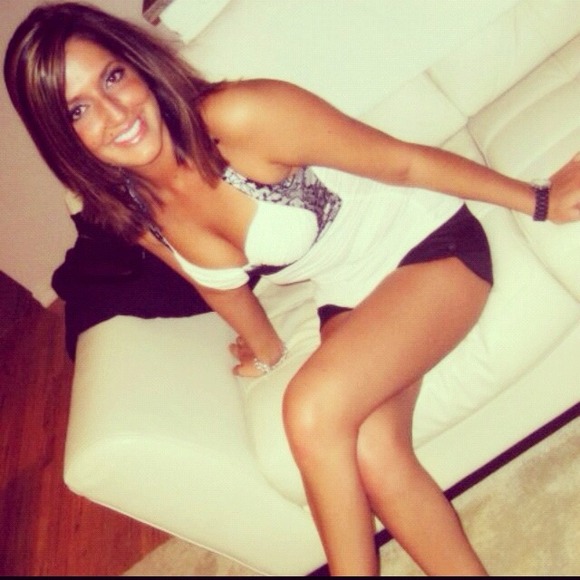 Halter top - Picture 2 of 3