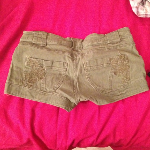 Shorts - Picture 3 of 3