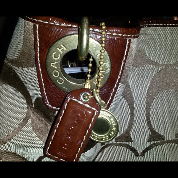 Authentic Beautiful Coach Bucket Like New - Picture 4 of 4
