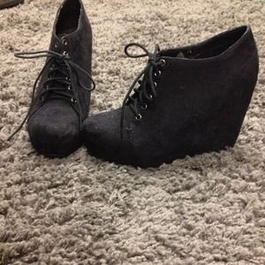 🔹Forever 21 Black Suede Shoes