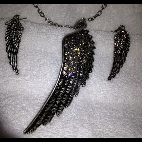 Angel Wing Necklace & Earring Set💞