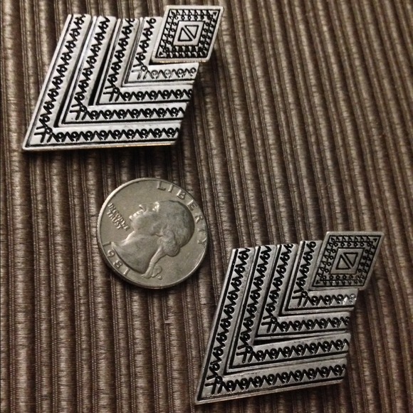 ⛔️SOLD⛔️ - Aztec inspired Earrings - Picture 2 of 4