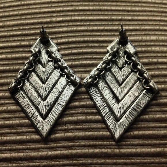 ⛔️SOLD⛔️ - Aztec inspired Earrings - Picture 3 of 4