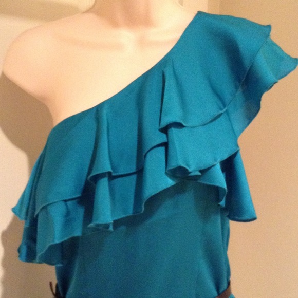 Flirty one shoulder top - Picture 2 of 3