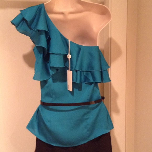 Flirty one shoulder top - Picture 3 of 3