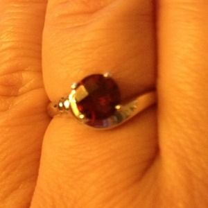 NWT Sterling Silver Garnet. Beautiful Sz 8