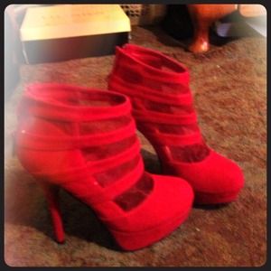 6.5 red stilettos