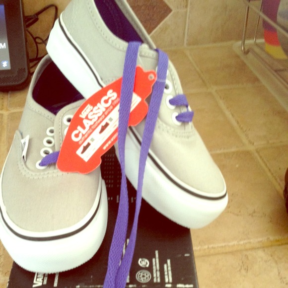 ✨✨Brand New!!! Kids Vans✨✨