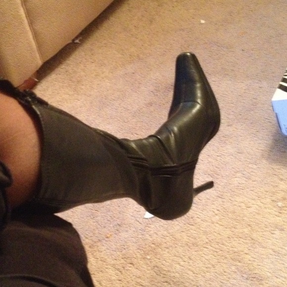 Boots Nine West Size 9
