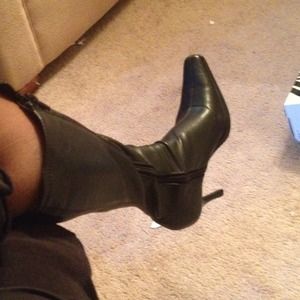 Boots Nine West Size 9