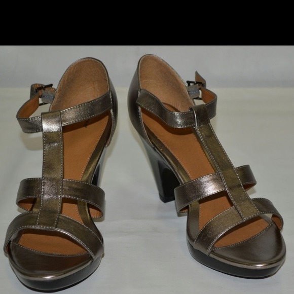 🎈REDUCED🎈Pretty open toe shoes. Never worn.