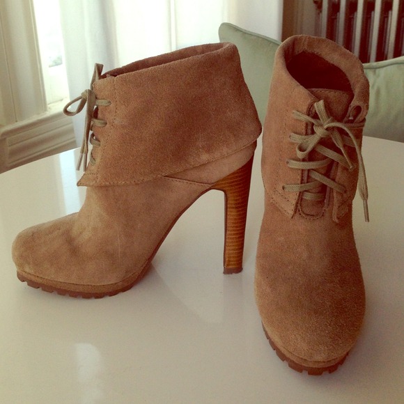 Rosegold lace up booties