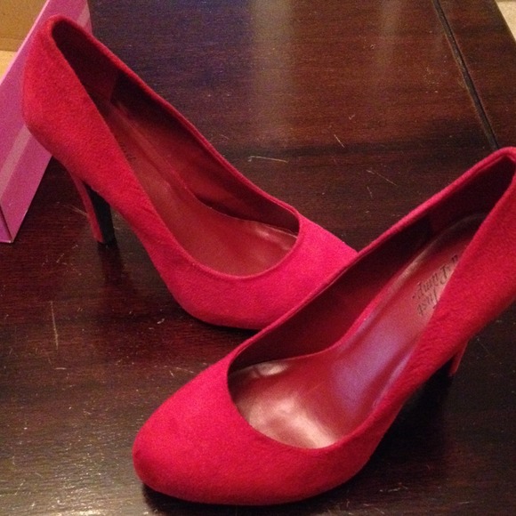 *** traded in bundle*** Red suede pump