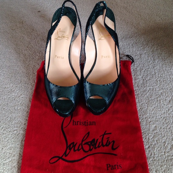 🎉🎉🎉 Hold🎉Christian Louboutin Blue Lurex Pumps