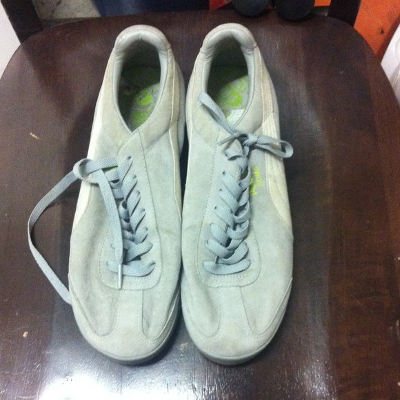 Grey puma tennis shoes