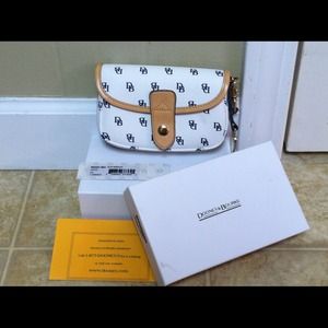 SOLD 1-8-14!! Authentic Dooney & Bourke Wristlet