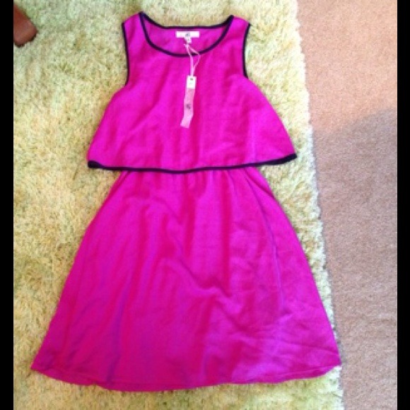 Fuchsia dress with navy trim - Picture 2 of 4