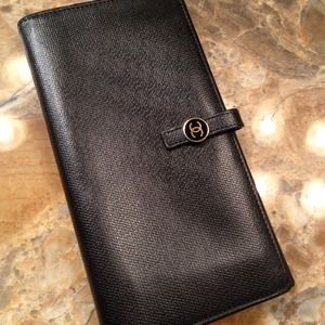 💢SOLD LOCALLY💢Pre loved Chanel black wallet