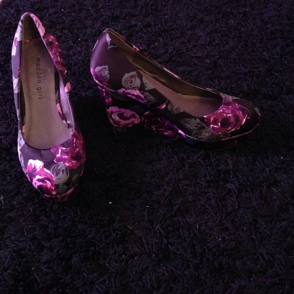Flowered heels/wedges
