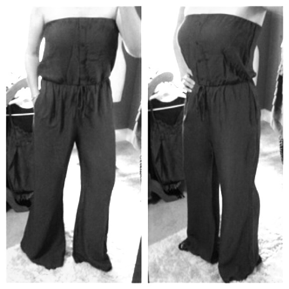 Navy blue strapless romper jumpsuit!