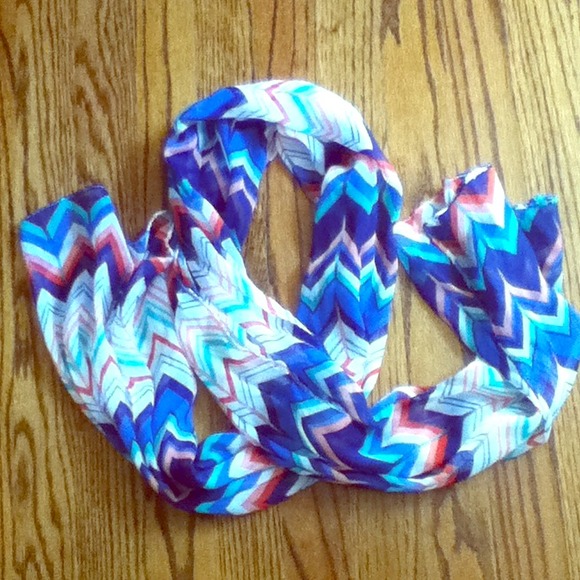 !!GIFTED to Kelseyashlyn !! Pretty Chevron Scarf