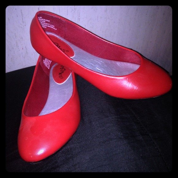 🚫SOLD SOLD🚫Red ballet flats