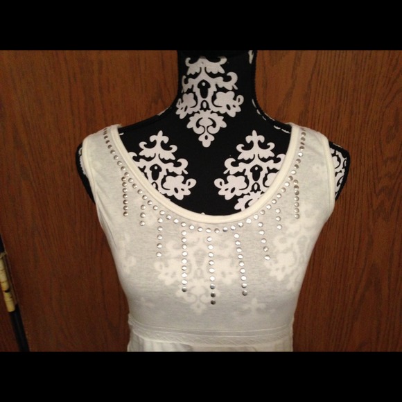 White, brown, and dark gray ruffle dress. - Picture 3 of 4