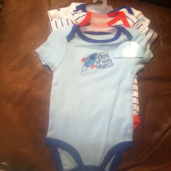 Sold  0-3 months 3pack short sleeve boys bodysuit