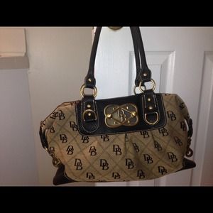 Dooney an Bourke