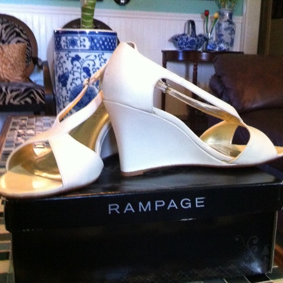 Shoes - Picture 3 of 4