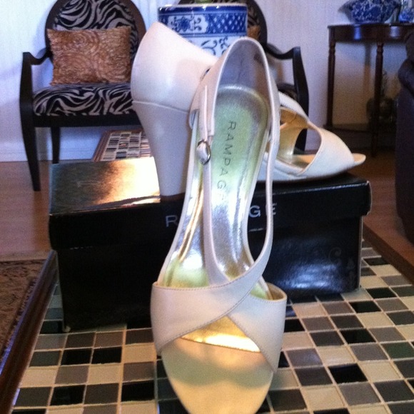 Shoes - Picture 4 of 4