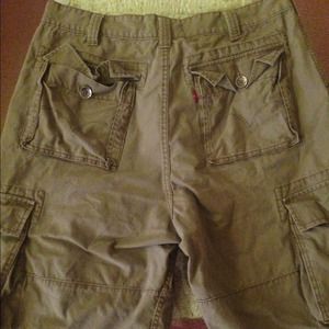 SAND LEVI CARGO SHORTS. SIZE 36