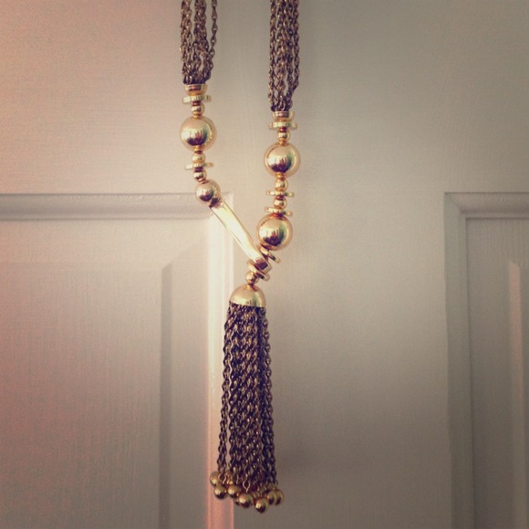 Stella & Dot Bianca tassel necklace