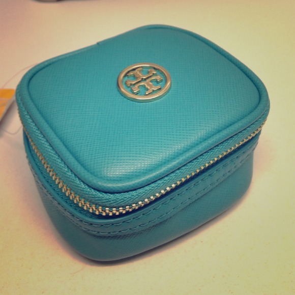 Tory Burch Robinson tiny jewelry case