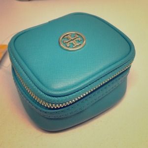 Tory Burch Robinson tiny jewelry case